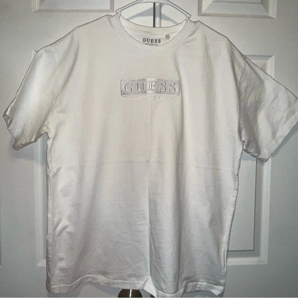 GUESS Classic White Short Sleeve Tee - Picture 2 of 6